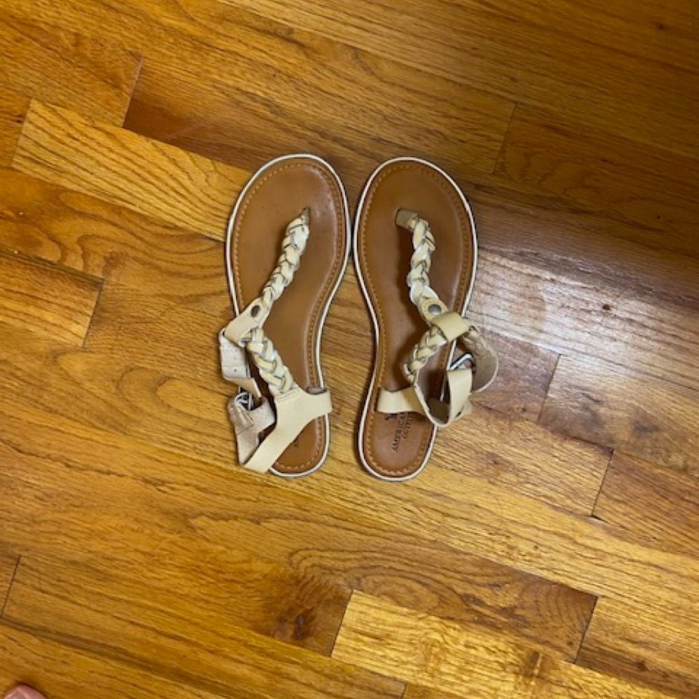 American Eagle Outfitters White Sandals, Size 7